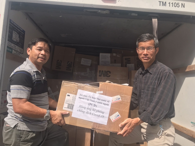 Vietnamese in US donate over 6 tons of medical equipment and supplies to help COVID-19 fight at home